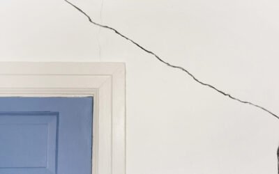 Vertikálna prasklina v dome: príčiny, nebezpečenstvá a riešenia
